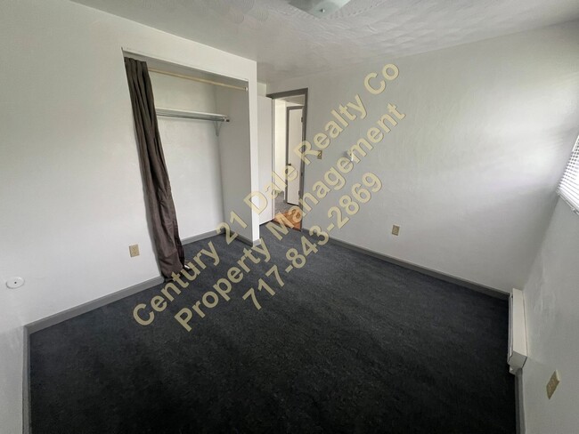 Building Photo - 3086 Staunton Ave