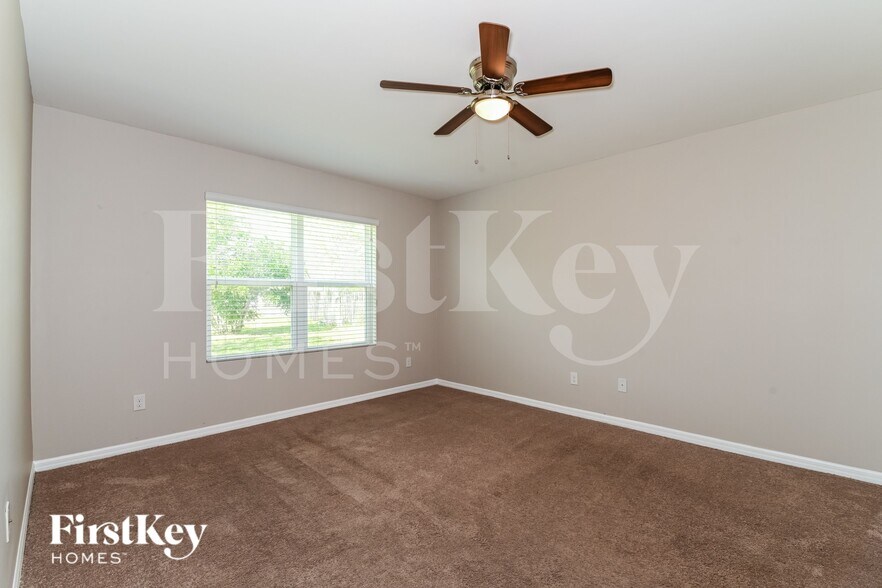 Building Photo - 2702 SW 9th Pl