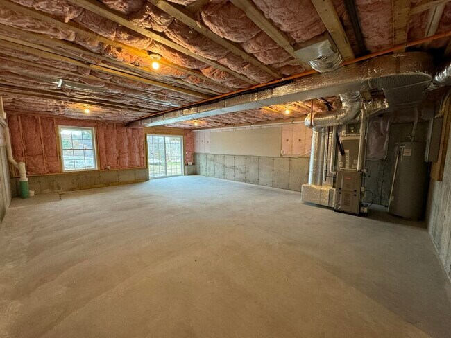 Building Photo - 108 Mammoth Rd