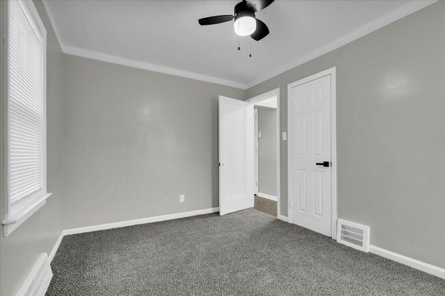 Building Photo - 11235 Portlance Ave