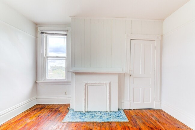 Building Photo - AVAILABLE AUGUST 2026 - Spacious Renovated 4 Bedroom, 1.5 Bath Home w/ AC!