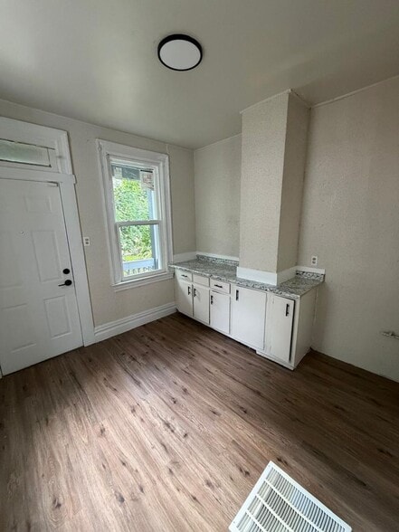 Building Photo - 7122 Idlewild St