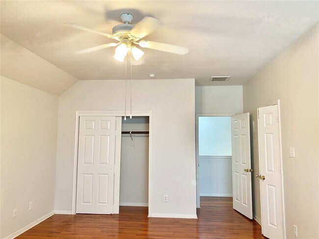 Building Photo - 3303 Barkers Crossing Ave
