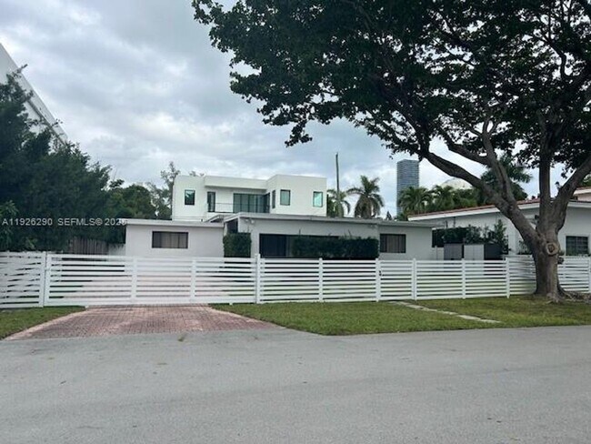 Building Photo - 245 189th Terrace