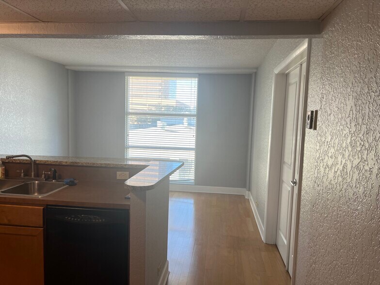 Building Photo - 151 E Washington St