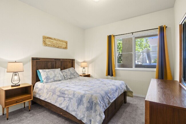 Building Photo - Fully Furnished Condo in Stratmoor Hills - Utilities Provided!