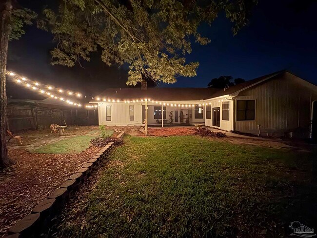 Building Photo - 8755 Thunderbird Dr