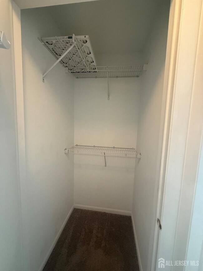 Building Photo - 1908 Ravens Crest Dr