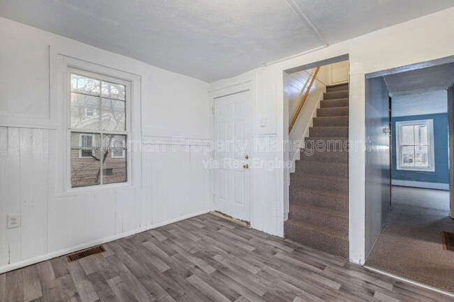 Building Photo - 719 Davis St