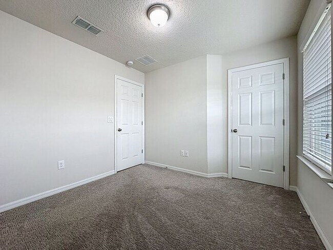 Building Photo - Spacious Townhome for Rent in Tapestry