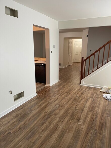 Living room - 106 Fawn Rdg N