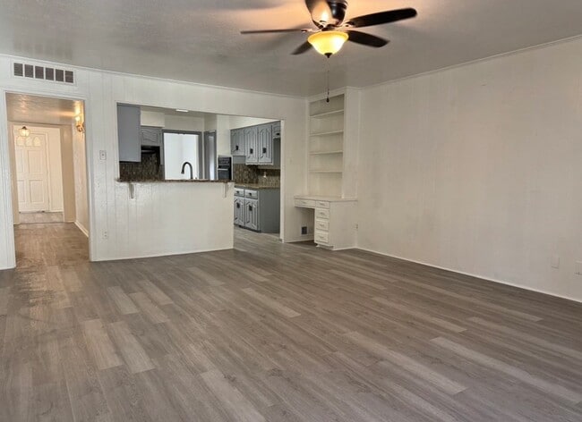 Building Photo - 7747 Dentcrest Dr