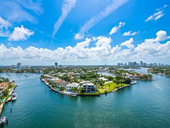 Building Photo - 3055 Harbor Dr