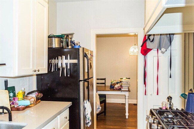 Building Photo - 1918 Robbins Pl