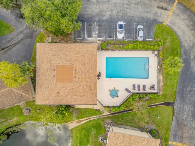 Building Photo - Spacious, sleek & central: 2Bedroom/2Bath condo in Daytona Beach!