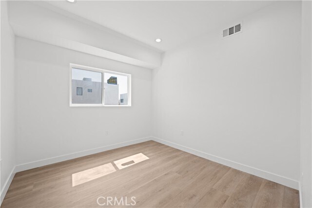 Building Photo - 642 N Boyle Ave