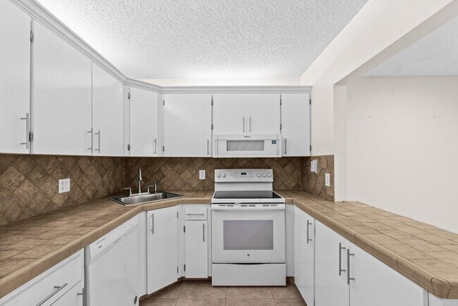 Building Photo - 432 Pine Glen Ln