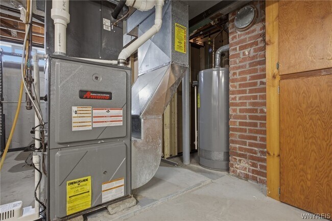 Building Photo - 3667 Fuller Ave