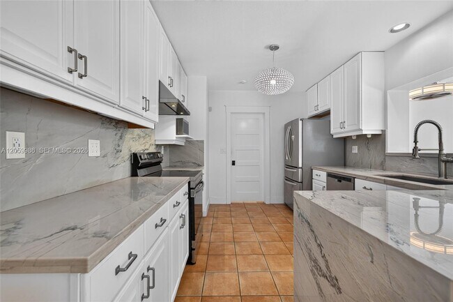 Building Photo - 12935 SW 81st Ave