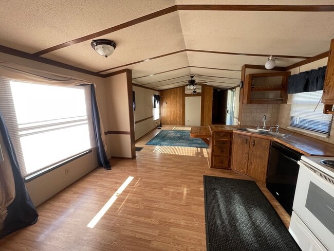 Building Photo - Quiet setting between Angier and Fuquay Varina