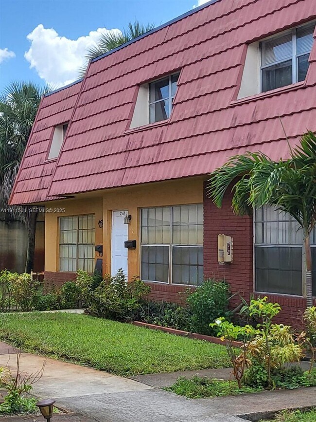 Building Photo - 2554 NW 52nd Ave