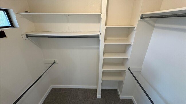 Building Photo - 4703 Saloma Pl