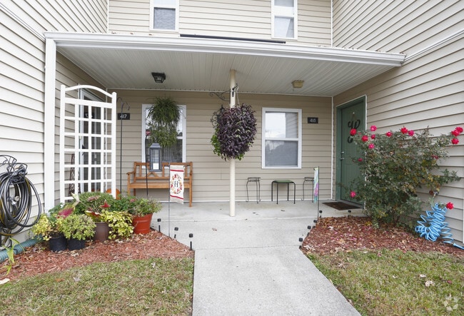 Apartment Entrances - Wedgewood Arms Apartments
