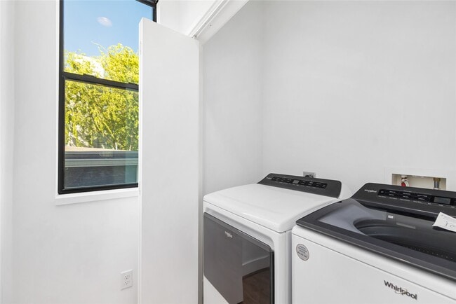 Building Photo - 5012 Cornish St