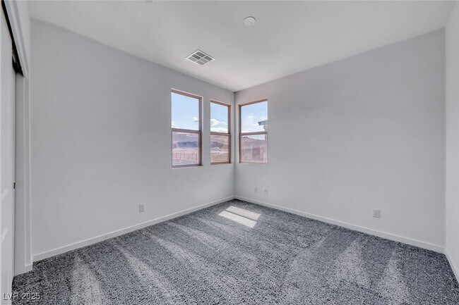 Building Photo - 1038 Delbrook Ave