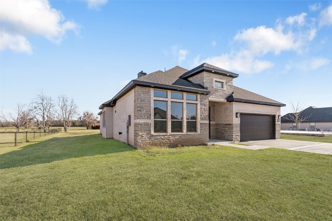 Building Photo - 208 Silverleaf Rd