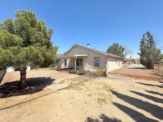 Building Photo - East El Paso 3bed/2bath!