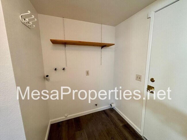 Building Photo - 1584 Sycamore Ln