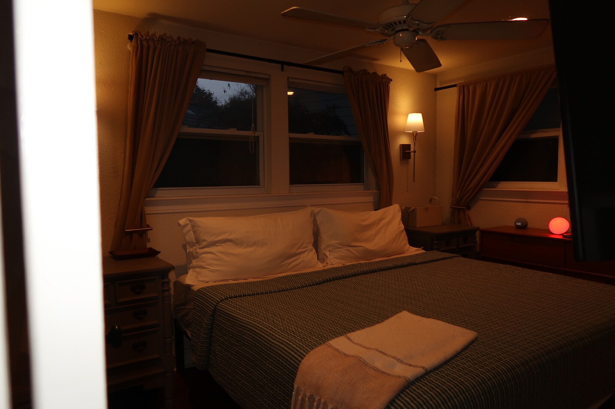 Building Photo - 11002 Lakeside Dr