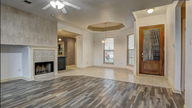 Building Photo - 737 N Belle Cir