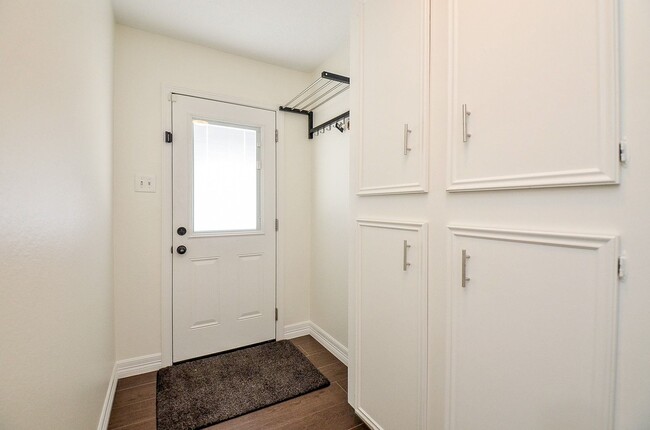 Building Photo - 15614 Dawnbrook Dr