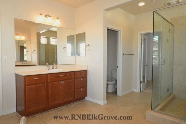 Building Photo - 8280 Columbo Cir