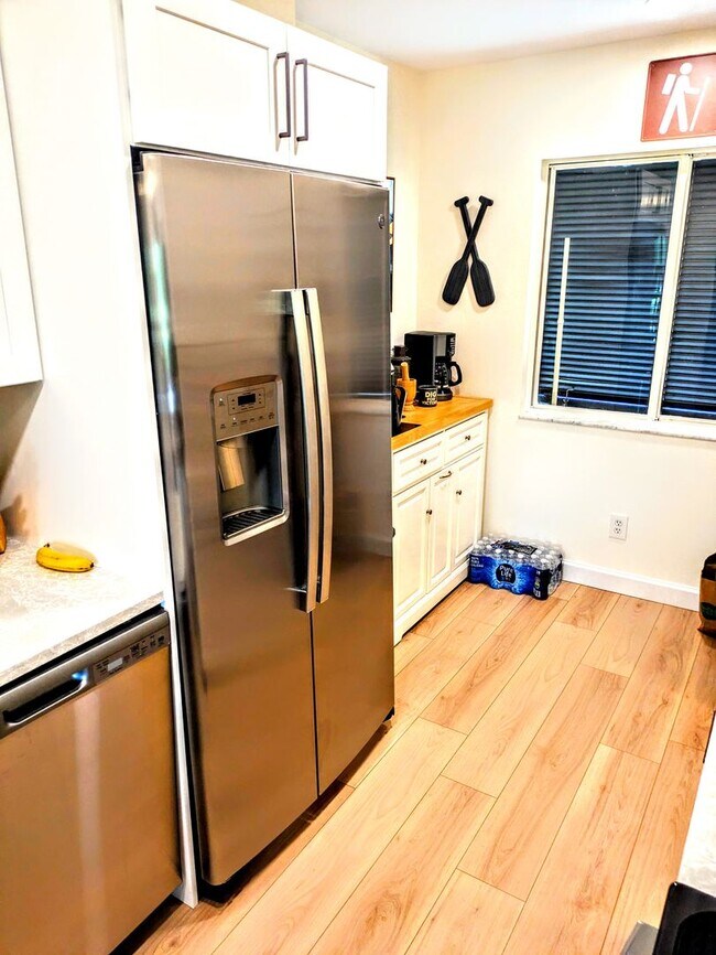 Building Photo - SEASONAL/SHORT TERM TURNKEY condo