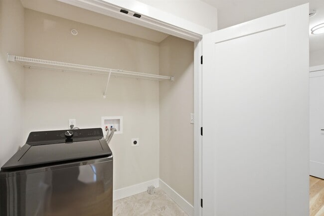 Building Photo - 7 Elise Ave