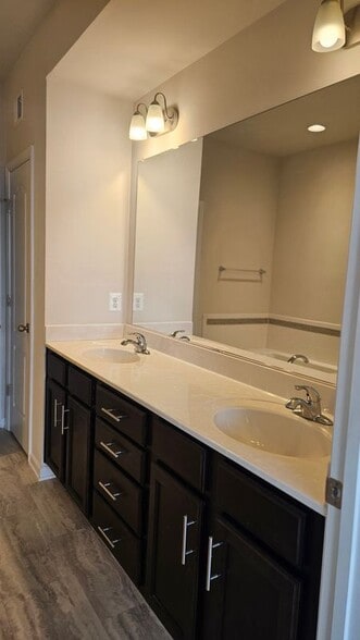 Building Photo - 9072 Fox Stream Way