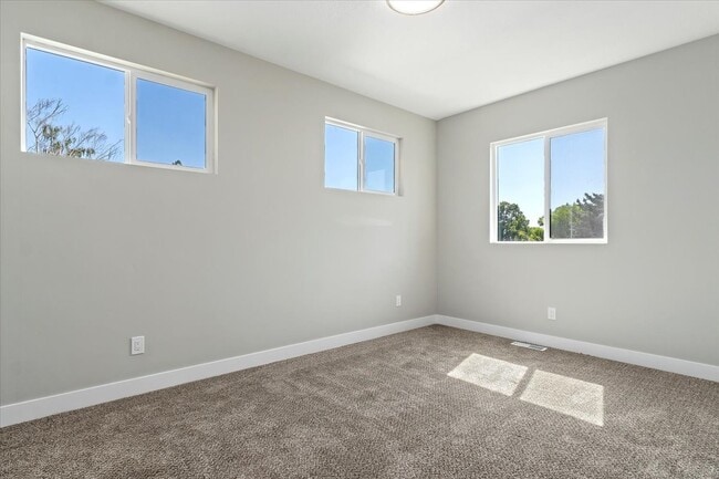 Building Photo - 404 W 2700 S