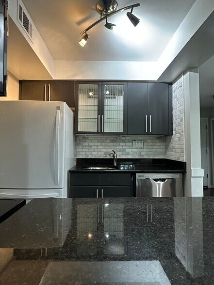 Building Photo - 2777 Davison Ave