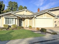 Building Photo - 5 Cll Rienda