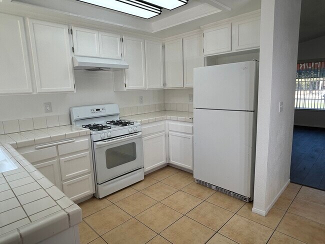 Kitchen - 45408 17th St E