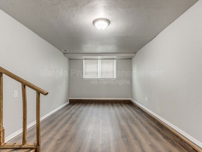 Building Photo - 1800 Hampton Rd