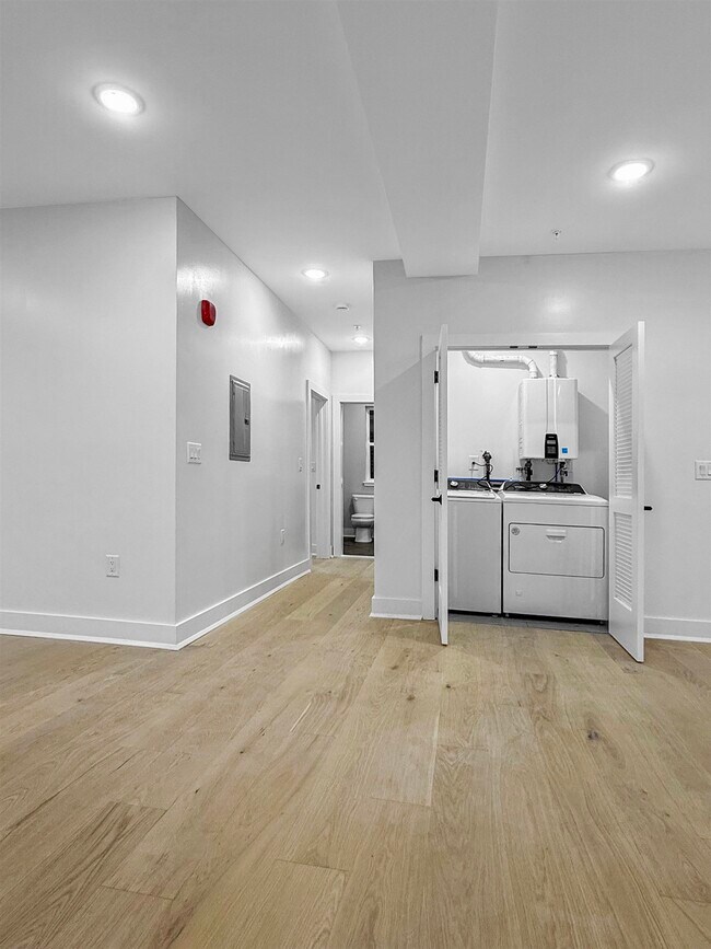 Building Photo - 185 Mallory Ave