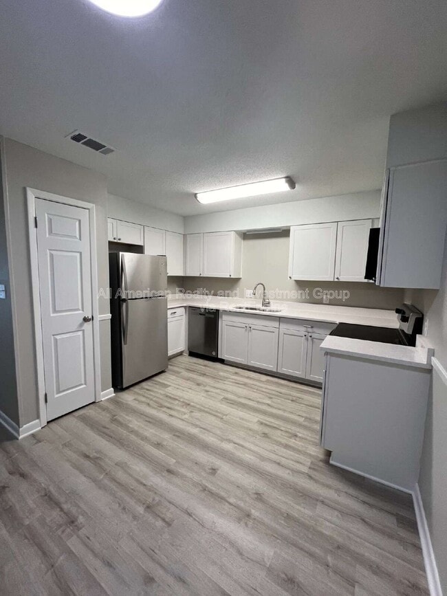 Building Photo - 36 5th Ave