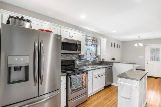 Building Photo - 397 W McGlothlin St