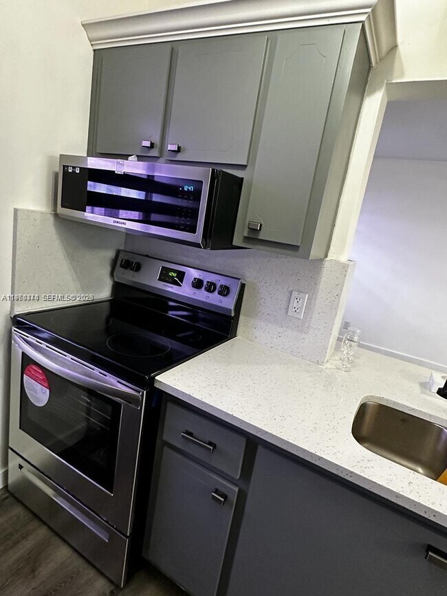 Building Photo - 2219 Polk St