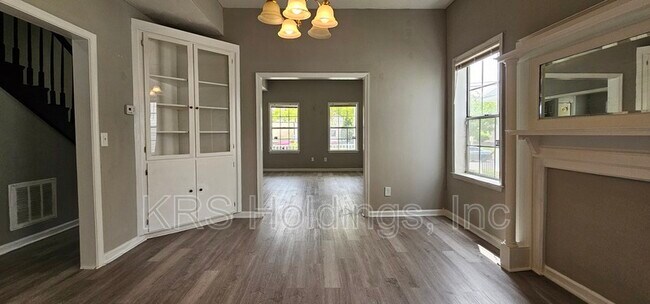 Building Photo - 827 Marshall Ave