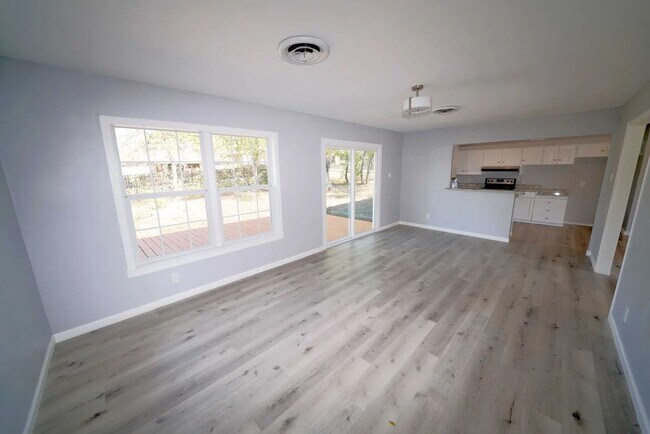 Building Photo - 323 Stockton Dr